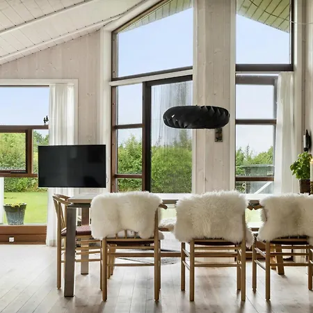 Open Spaces And Cozy Corners In Ristinge Semesterbostad