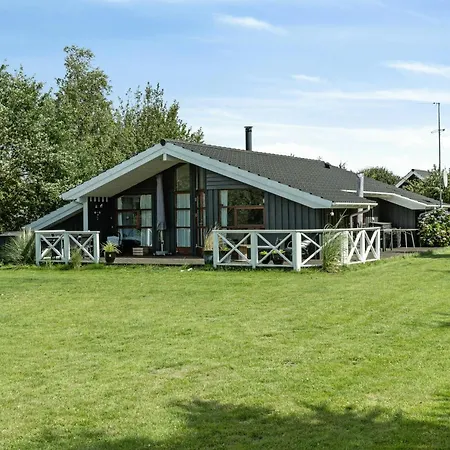 Open Spaces And Cozy Corners In Ristinge Semesterbostad